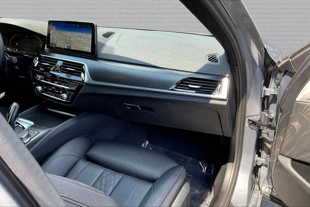 BMW 5 Series photo 24