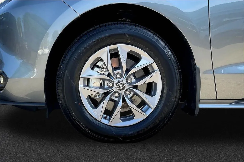 Toyota Sienna photo 34