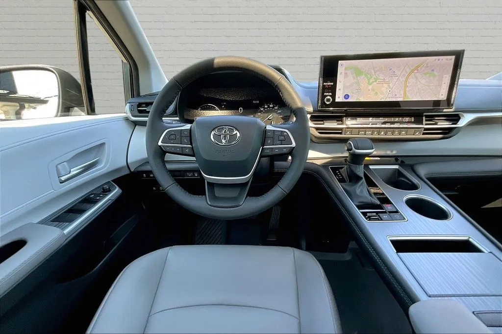 Toyota Sienna photo 8