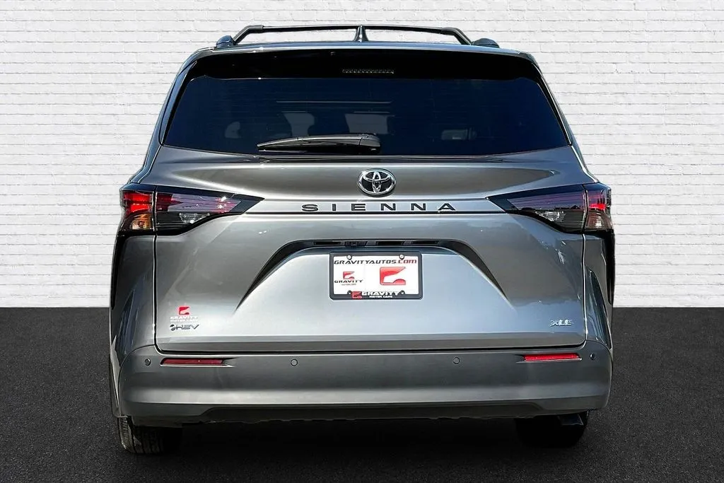 Toyota Sienna photo 5