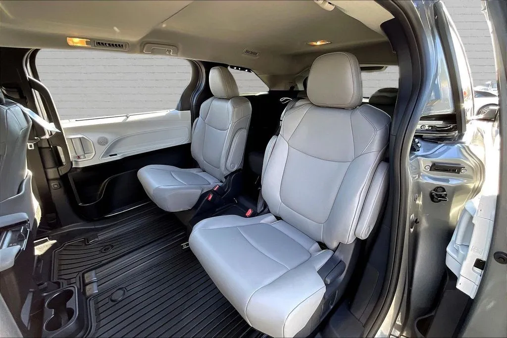 Toyota Sienna photo 22