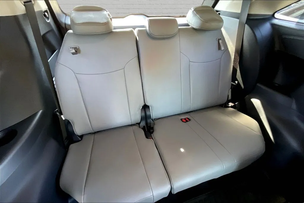 Toyota Sienna photo 26