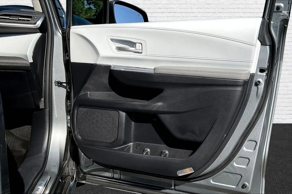 Toyota Sienna photo 29