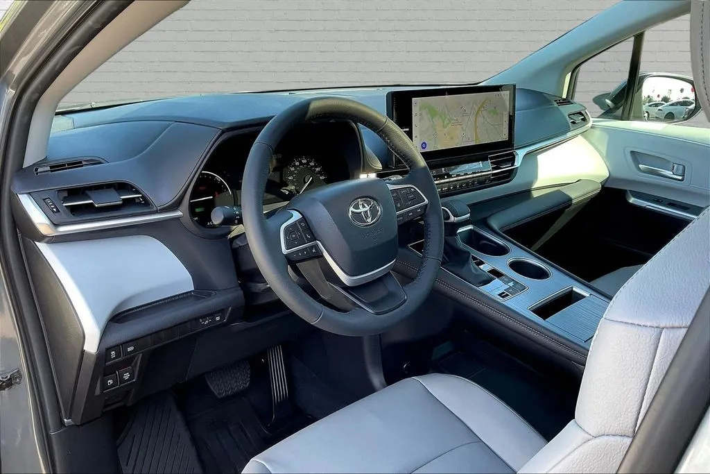 Toyota Sienna photo 17