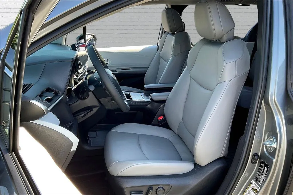 Toyota Sienna photo 21