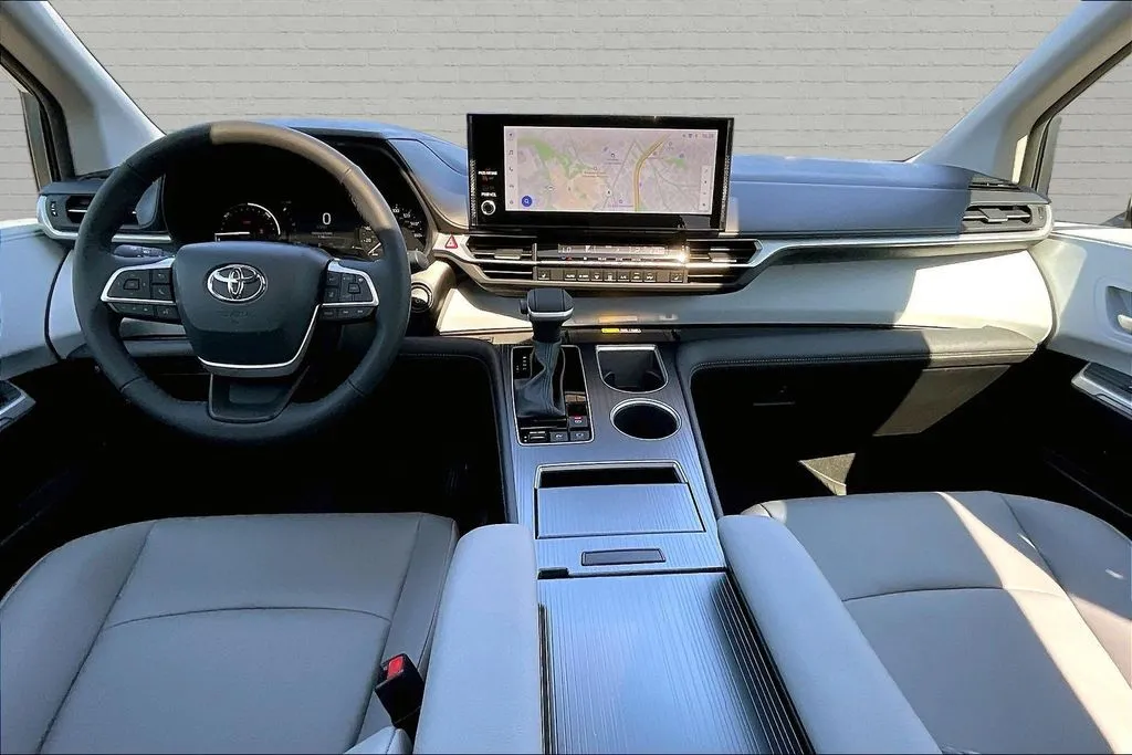Toyota Sienna photo 7
