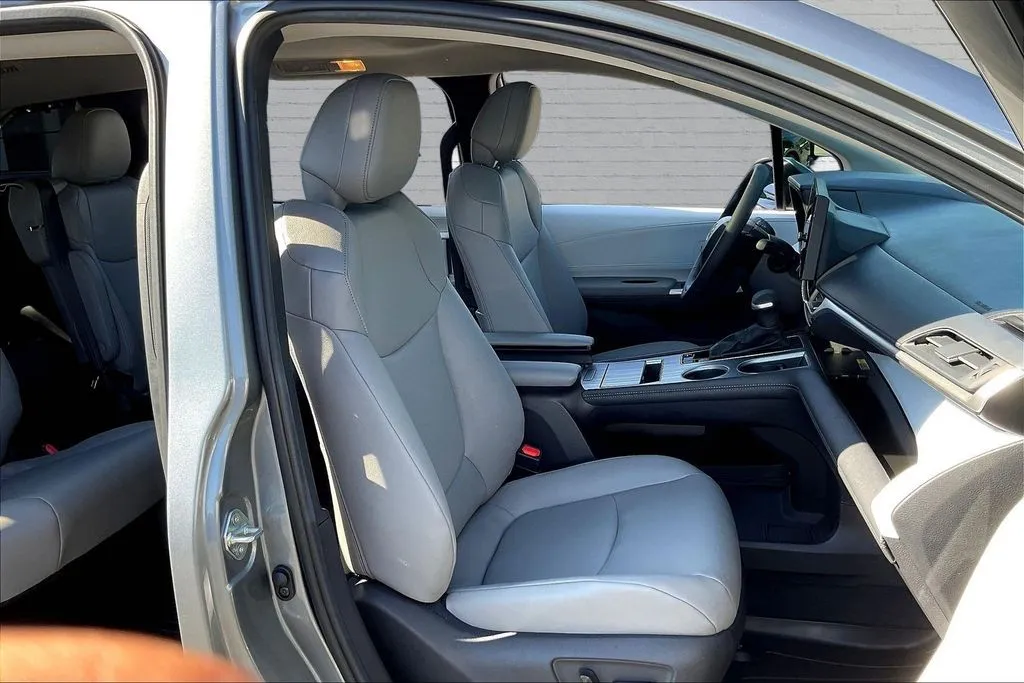 Toyota Sienna photo 30