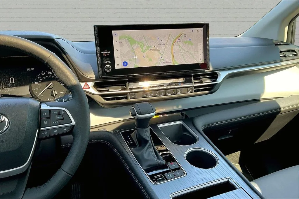 Toyota Sienna photo 9