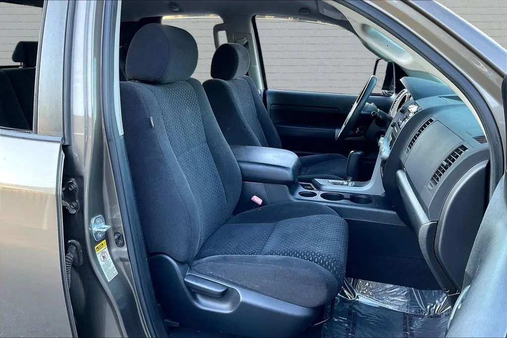 Toyota Tundra photo 8