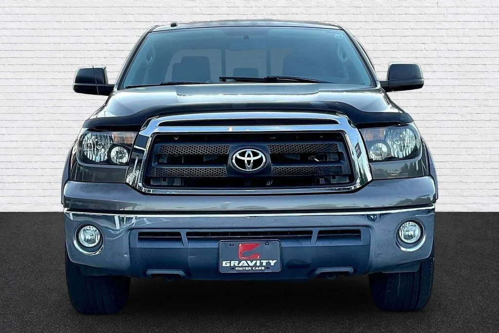 Toyota Tundra photo 2