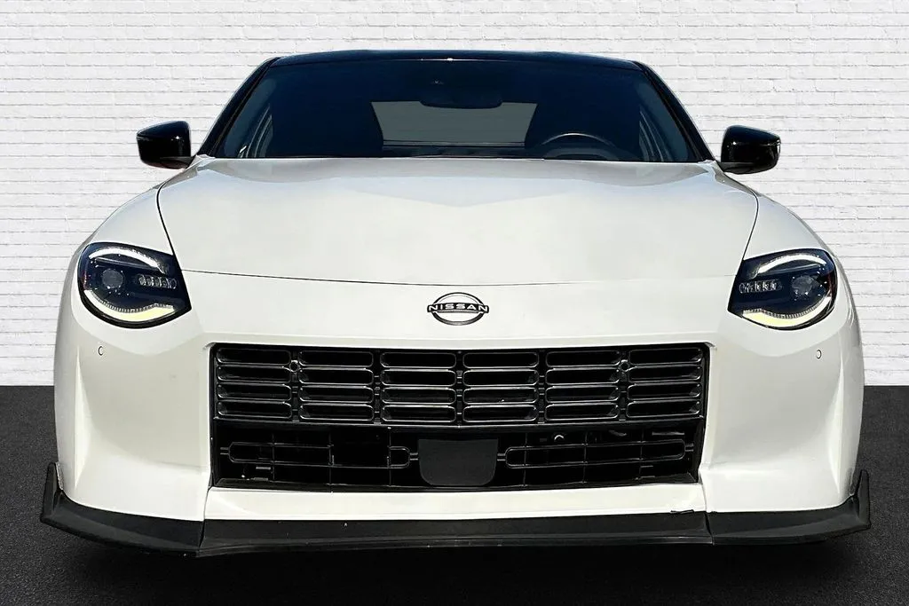 Nissan Z photo 2