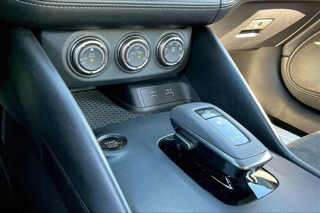 Nissan Z photo 14