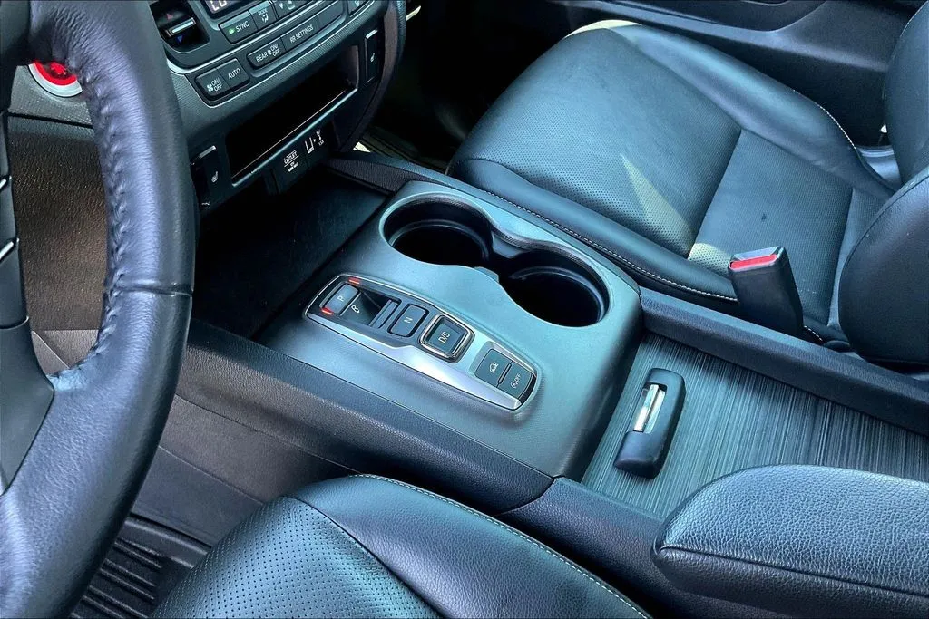 Honda Ridgeline photo 16