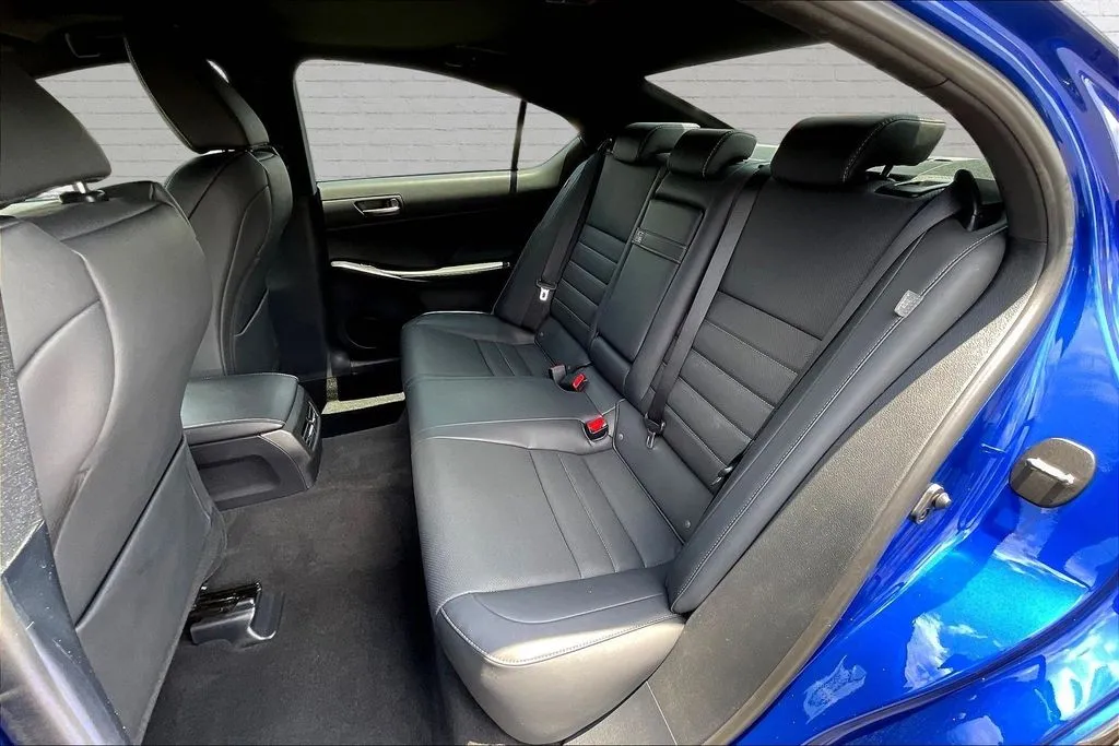 Lexus IS photo 22