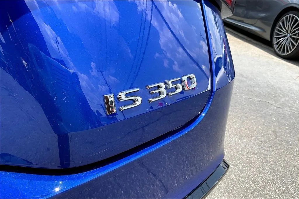 Lexus IS photo 24