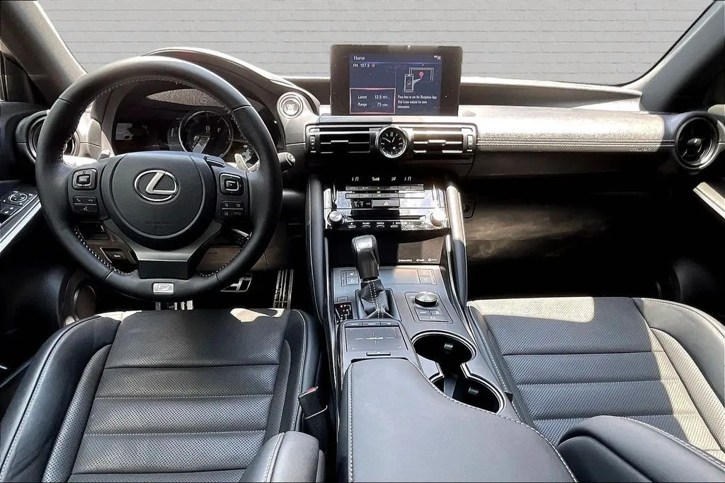 Lexus IS photo 7