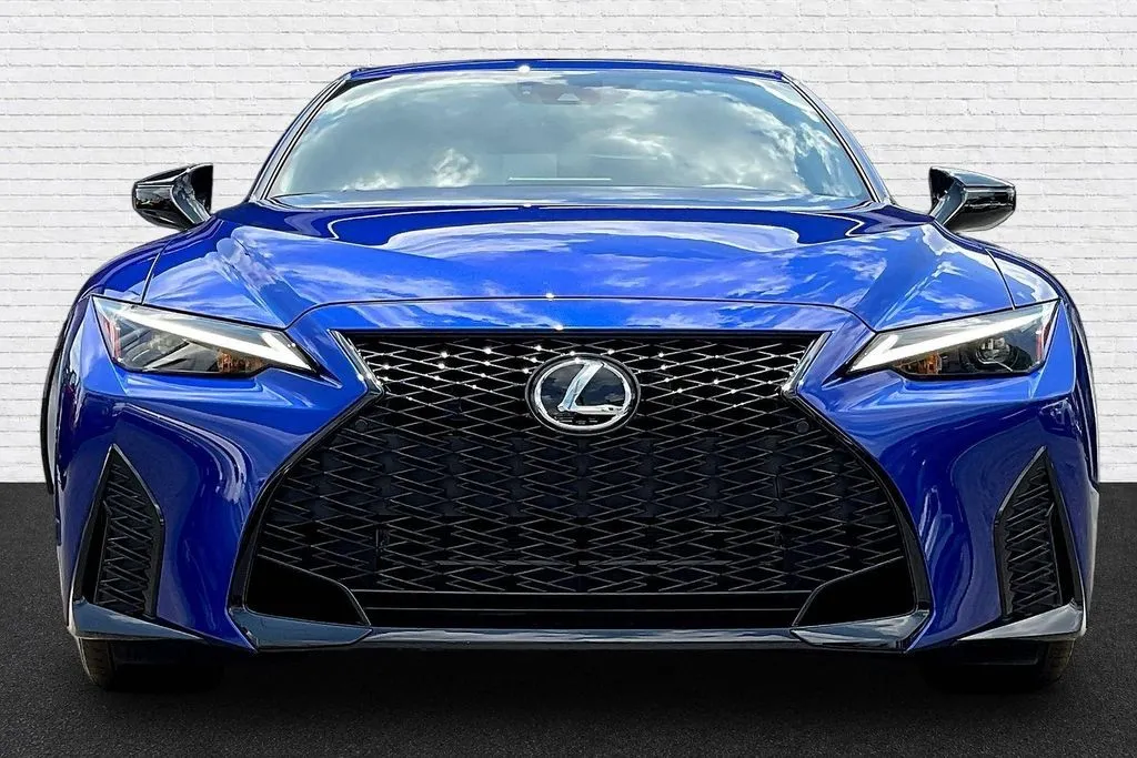 Lexus IS photo 2