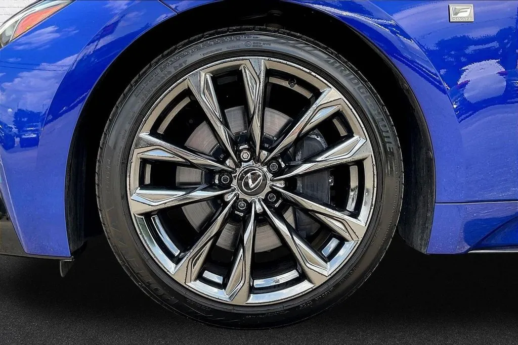 Lexus IS photo 33
