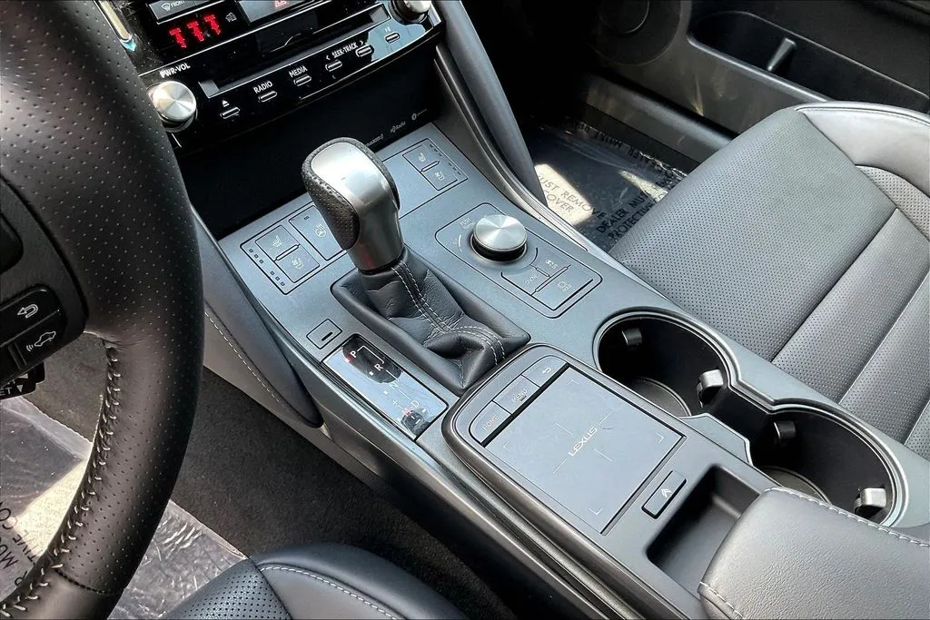 Lexus IS photo 18
