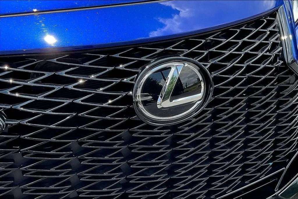 Lexus IS photo 32