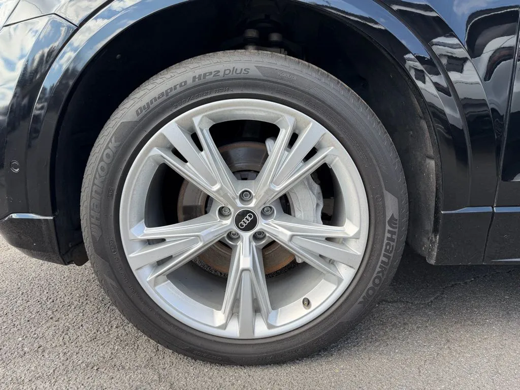 Audi Q8 photo 8