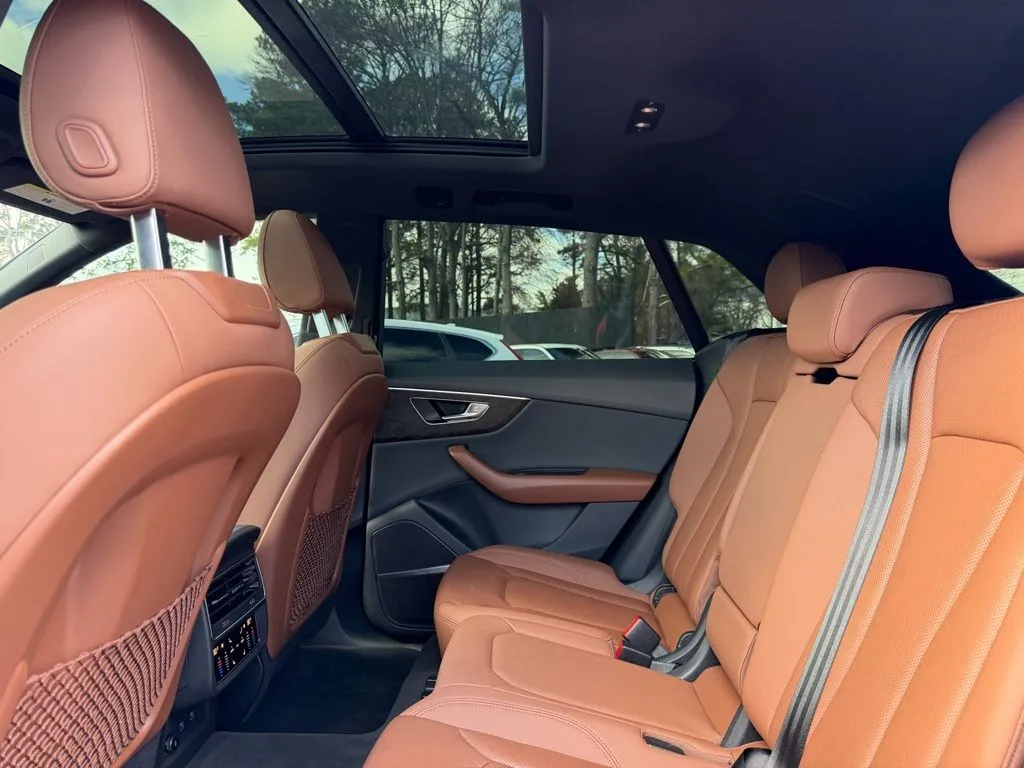 Audi Q8 photo 24