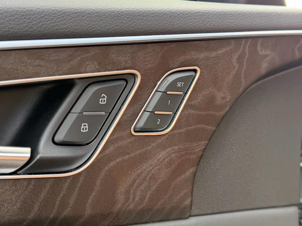 Audi Q8 photo 14