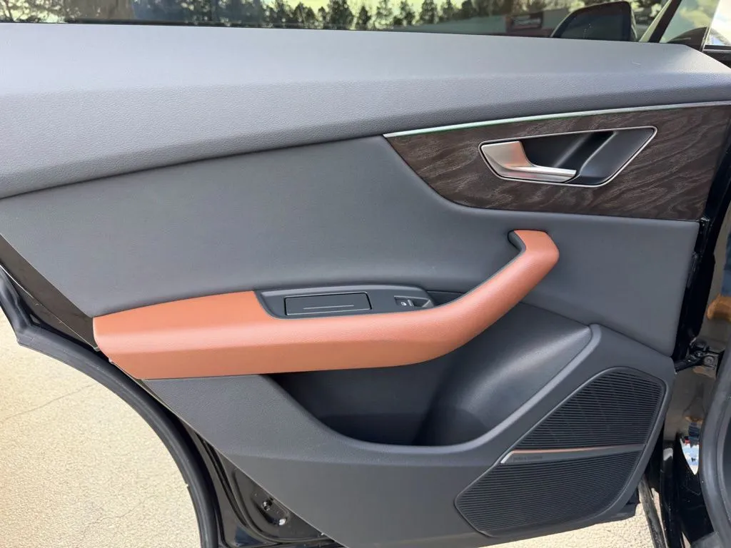 Audi Q8 photo 30