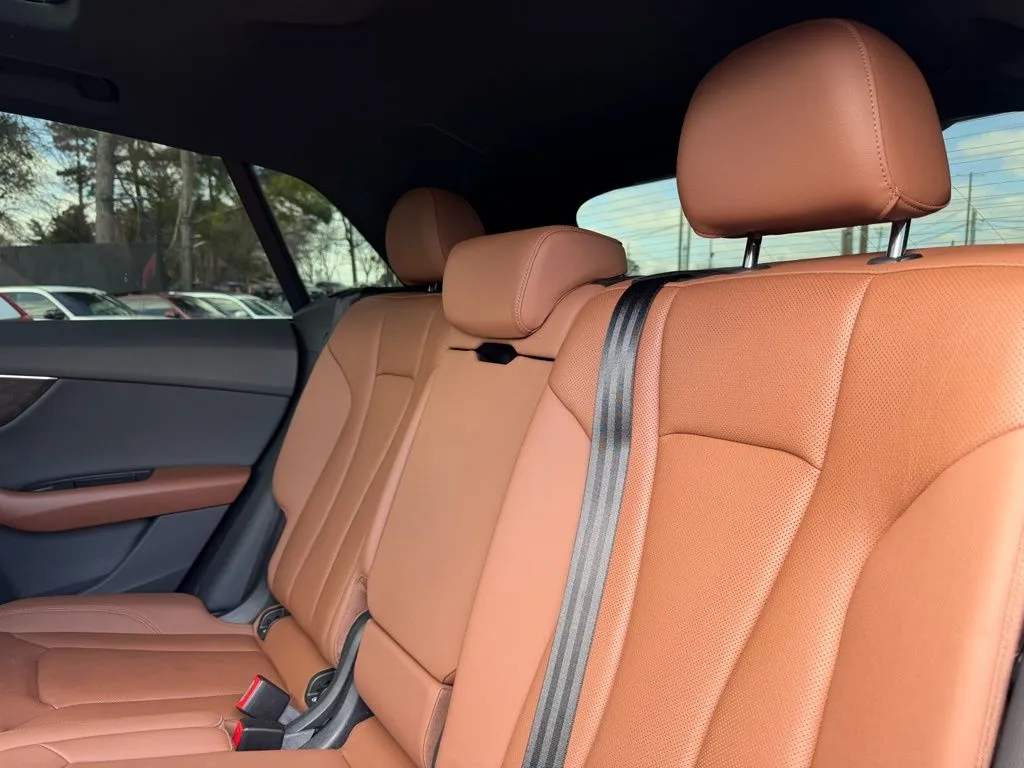 Audi Q8 photo 25