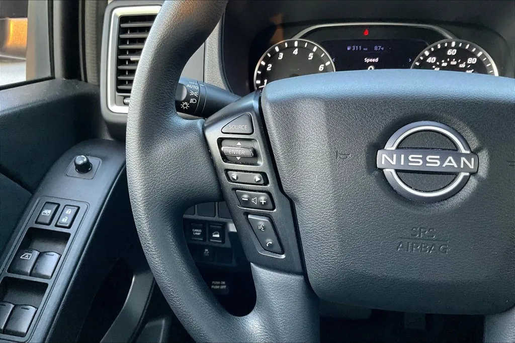 Nissan Frontier photo 10