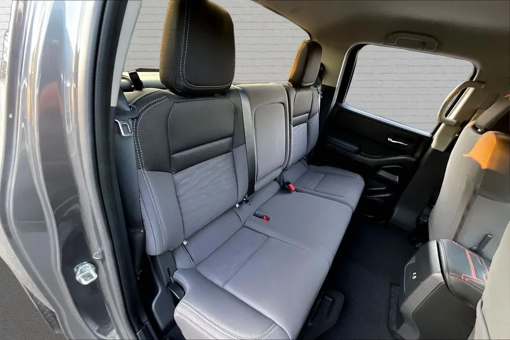 Nissan Frontier photo 24