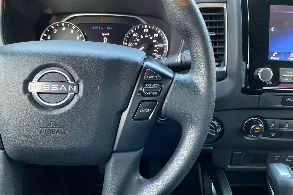 Nissan Frontier photo 11