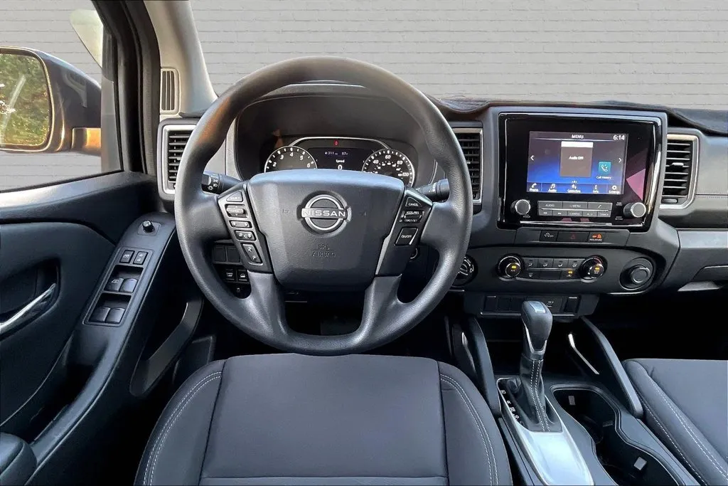 Nissan Frontier photo 8