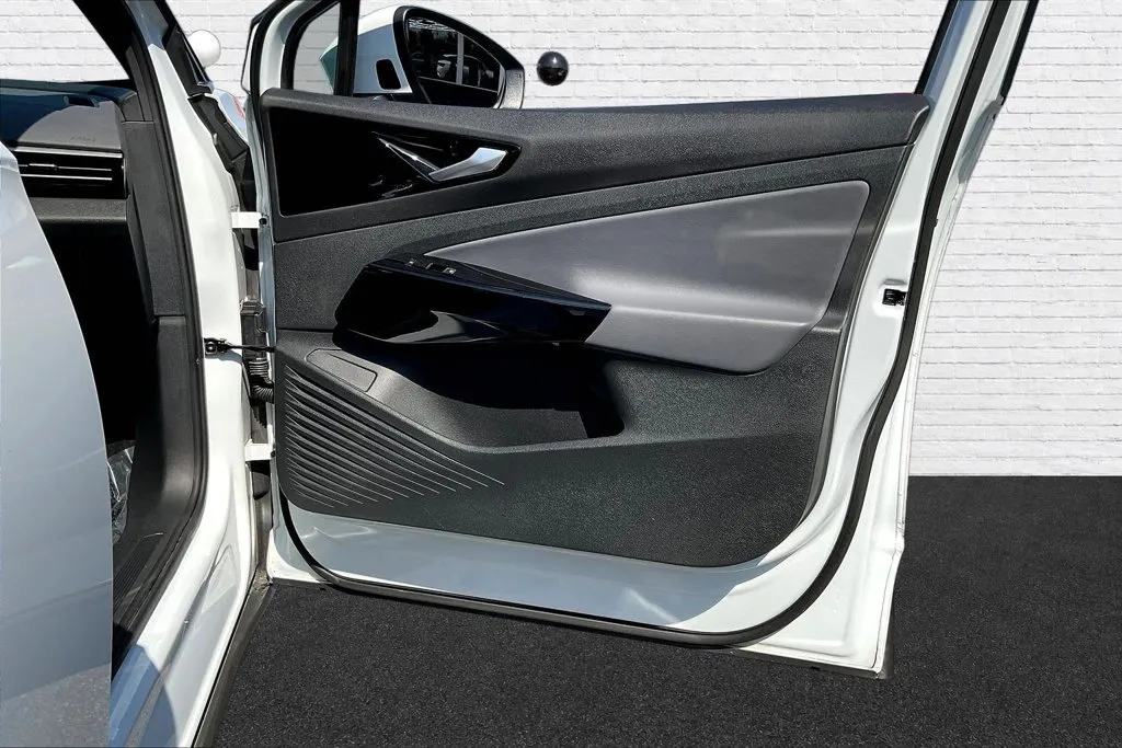 Volkswagen ID.4 photo 24