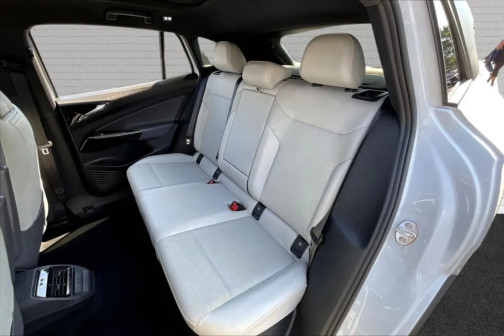 Volkswagen ID.4 photo 18