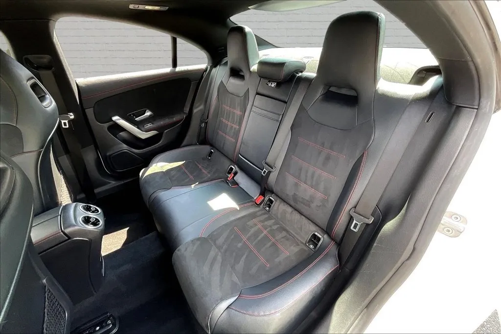 Mercedes-Benz CLA photo 19