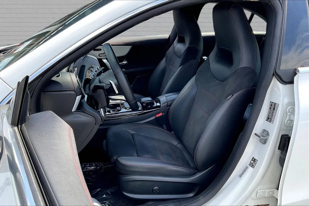 Mercedes-Benz CLA photo 18