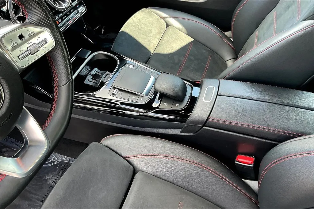 Mercedes-Benz CLA photo 15