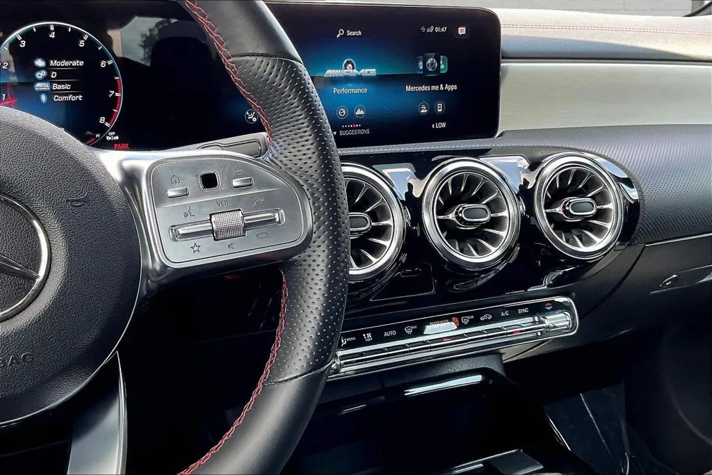 Mercedes-Benz CLA photo 8