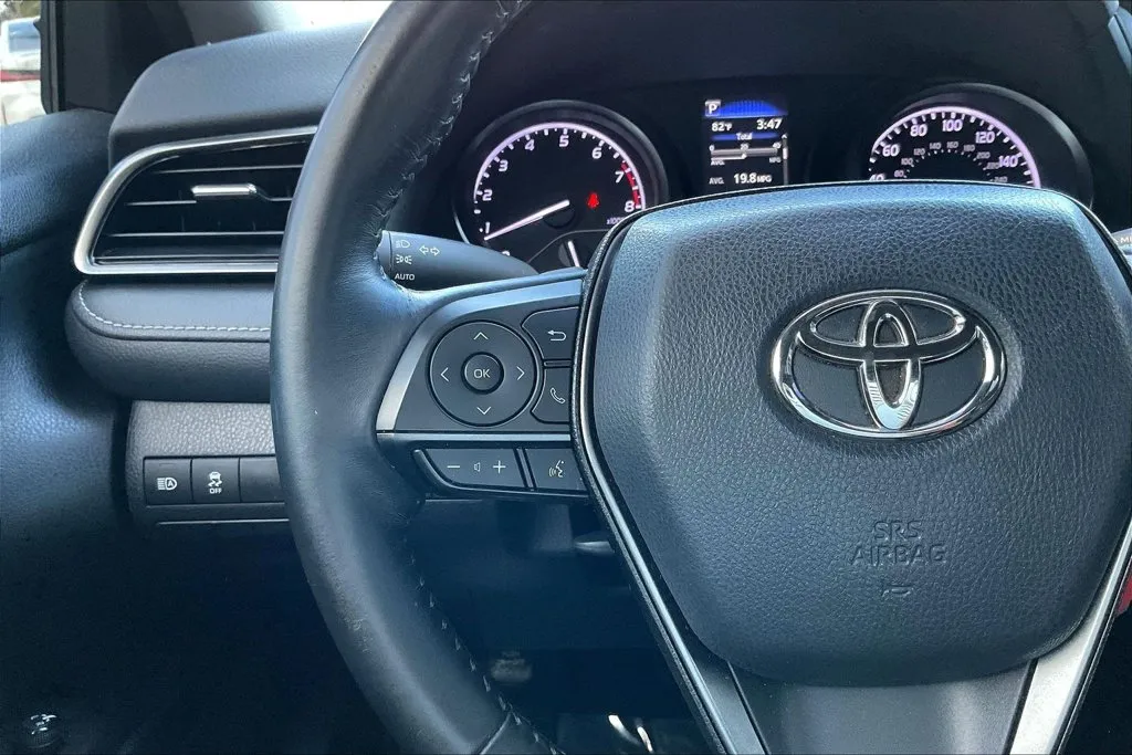 Toyota Camry photo 9