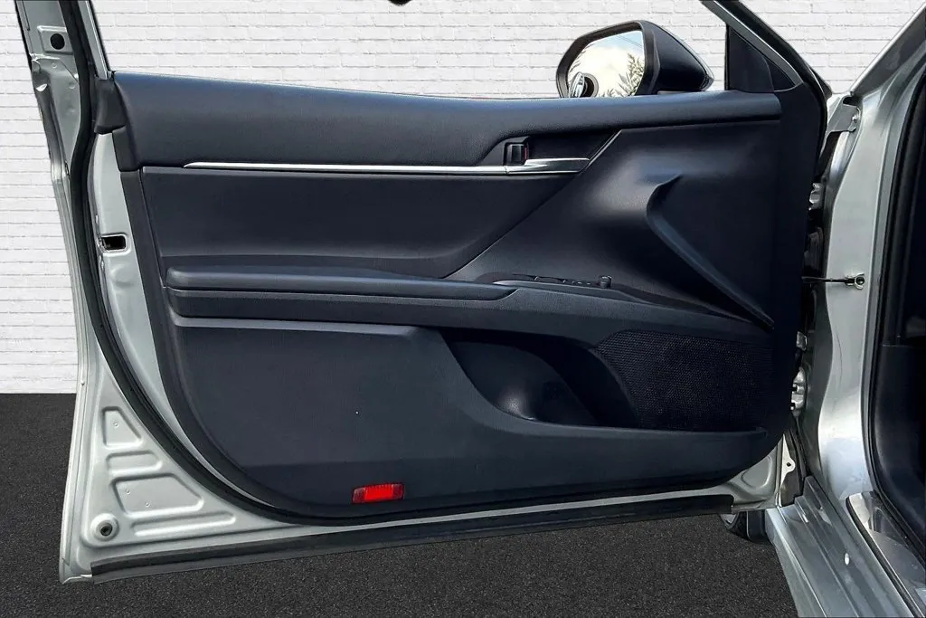 Toyota Camry photo 17