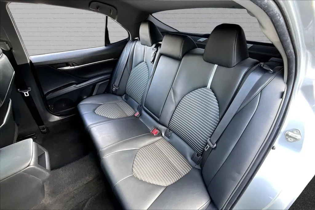 Toyota Camry photo 19