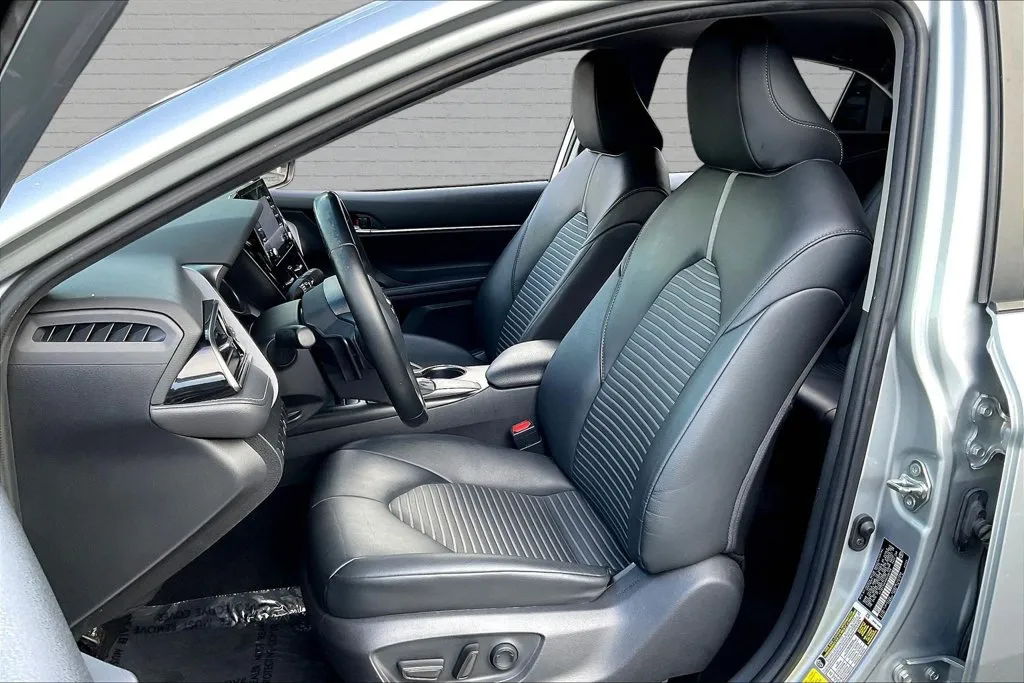 Toyota Camry photo 18