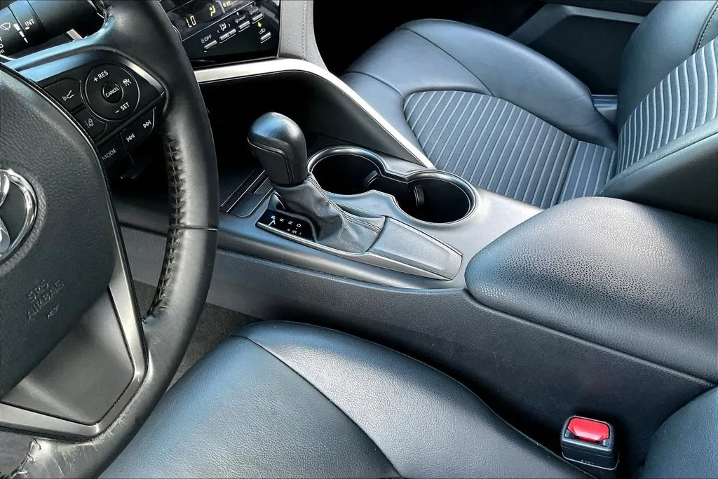 Toyota Camry photo 15