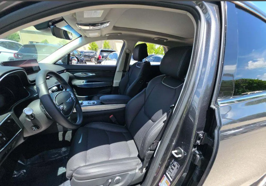 Genesis GV70 photo 4