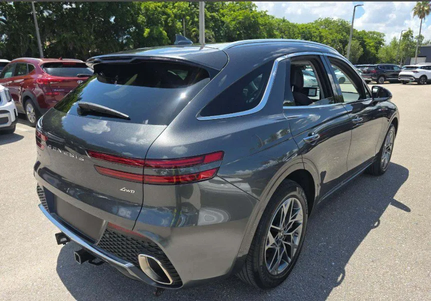 Genesis GV70 photo 2