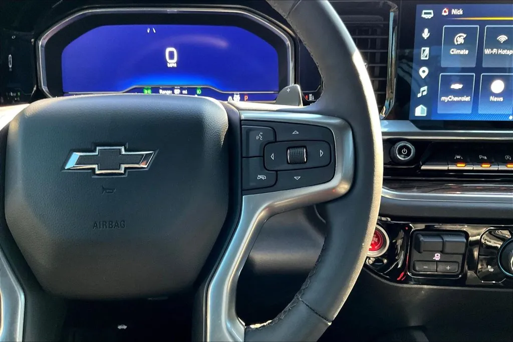 Chevrolet Silverado photo 11