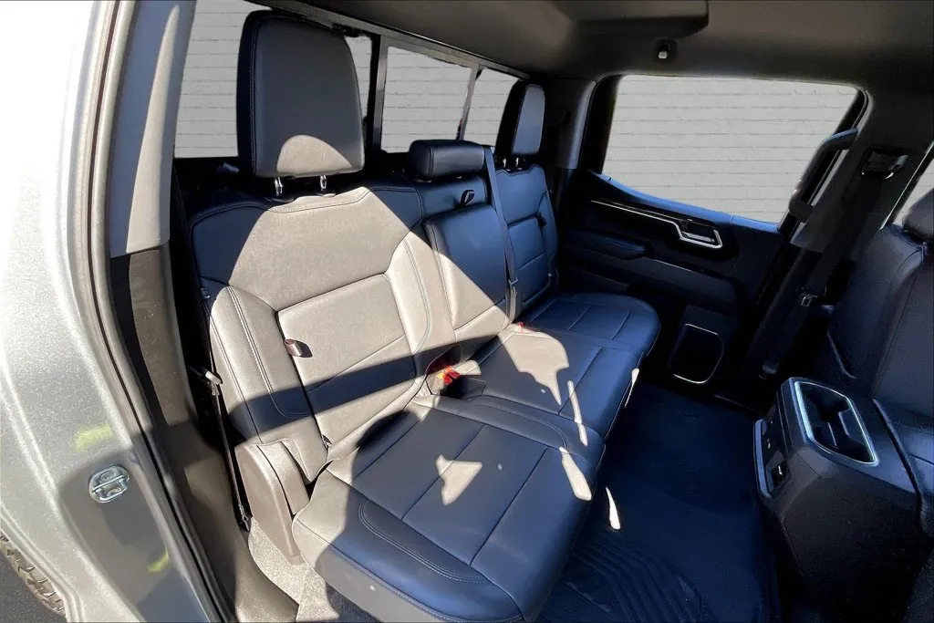 Chevrolet Silverado photo 24