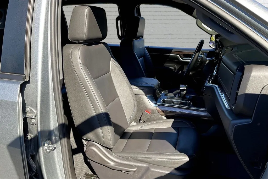 Chevrolet Silverado photo 28