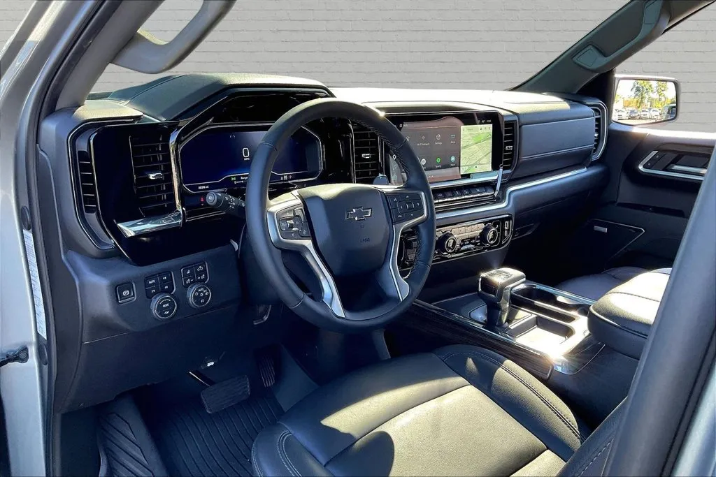 Chevrolet Silverado photo 16